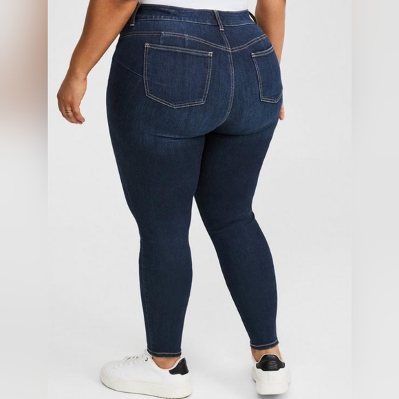 Torrid Bombshell Skinny Jeans - Picture 9 of 11